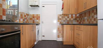 5 bedroom terraced house to rent