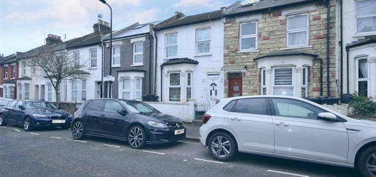 Terraced house to rent in Olinda Road, London N16