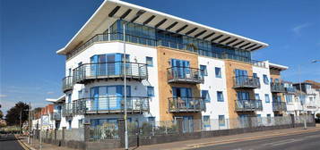 Flat to rent in Eastern Esplanade, Southend-On-Sea SS1