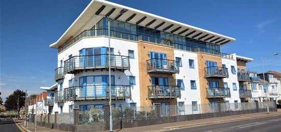 Flat to rent in Eastern Esplanade, Southend-On-Sea SS1