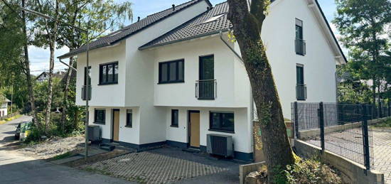 *ERSTBEZUG* Energieeffizientes Neubau-Doppelhaus in idyllischer Wohnlage - Provisionsfrei!