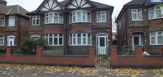 3 bed semi-detached house to rent