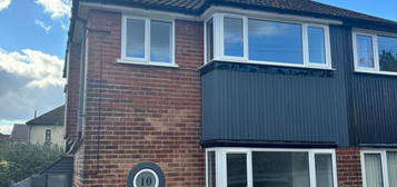 3 bed semi-detached house to rent