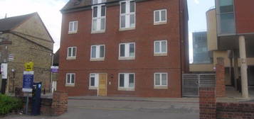 Flat to rent in George Street, Huntingdon, Cambridgeshire PE29