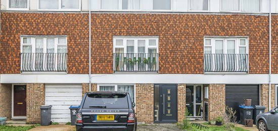 End terrace house to rent in Earle Gardens, Kingston Upon Thames KT2