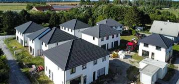 Modernes Wohnen in Ebenfurth: Doppelhaushälfte mit Erstbezug, Garten, Terrasse, 2 Stellplätzen und exklusiver Ausstattung für nur EUR 329.000,00