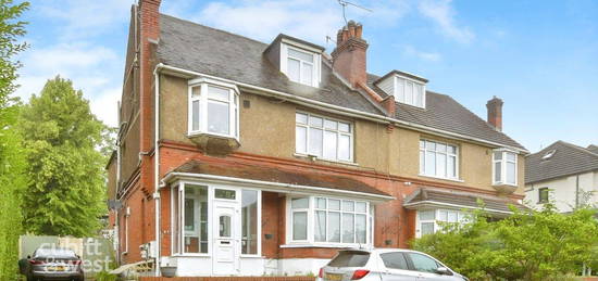 Flat to rent in Brighton Road, Purley CR8