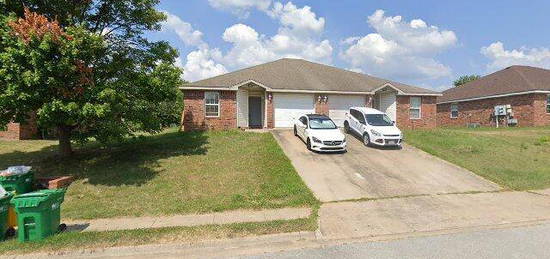 228 Graystone Cir, Centerton, AR 72719