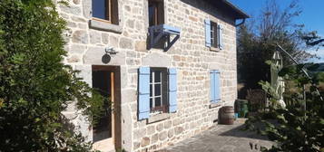 Maison en pierre 260m², 4 chambres, salon, séjour