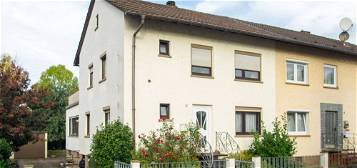 Große und attraktive Doppelhaushälfte in Waibstadt zu verkaufen.