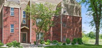 129 Glengarry Dr #211, Bloomingdale, IL 60108