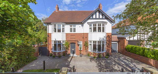 5 bedroom detached house for sale