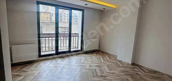 BERGAMA ÇARŞI MERKEZİNDE KİRALIK 2+1 DOĞALGAZLI SIFIR DAİRE