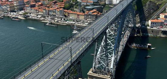 Excelente T2+1 em Oliveira do Douro com Garagem Fechada para 1 Carro e 2 Varandas em prédio com 2 elevadores.