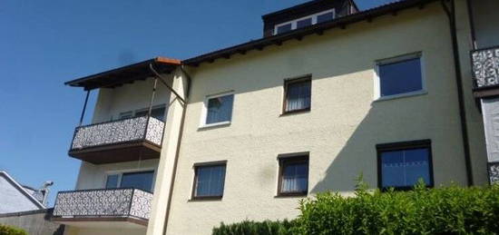 3 - Zimmer  Wohnung m.. Balkon, großer Dachterrasse und Einbauküche