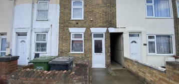 Terraced house to rent in Lincoln Road, Peterborough PE1