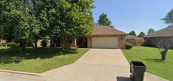 801 E Sandpiper Dr, Ozark, MO 65721