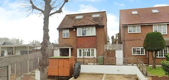 5 bedroom detached house