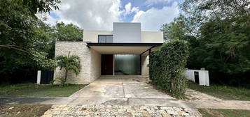 Casa en Renta en Yucatán Country Club