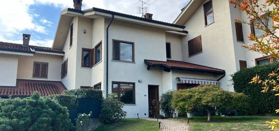 Villa in vendita in via Aosta, 16