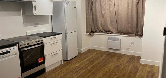 Studio to rent in Bensham Lane, Thornton Heath CR7