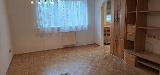 Privatvermietung: günstige 2-Zimmer-Wohnung mit Parkplatz; inkl. Heizung € 596,00