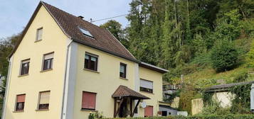 Doppelhaushälfte in Altwied mit Garten, Kamin, Balkon, Garage