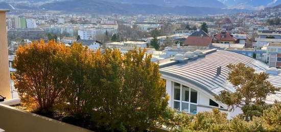 Generalsaniert. Helle Wohnung mit Panorama Aussicht und Balkon inkl Tiefgaragenplatz