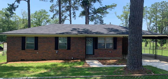 103 Donna Dr, Sylvester, GA 31791