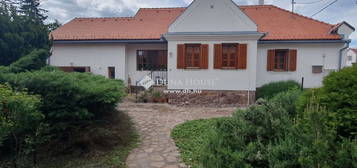 Eladó ház, Cserkút