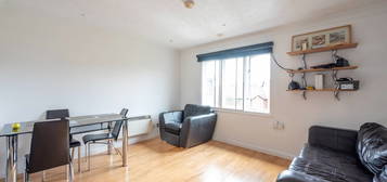 Flat to rent in Shelley Way, Wimbledon, London SW19