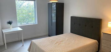 Room to rent in St. Rule Street, London SW8