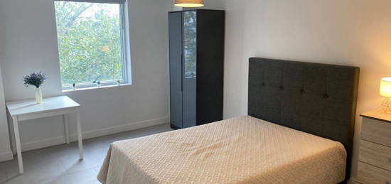 Room to rent in St. Rule Street, London SW8