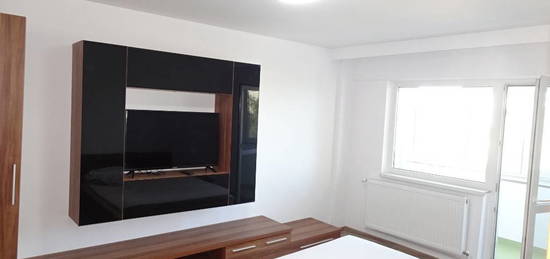 Inchiriez apartament 2 camere decomandat in Deva, zona Garii, mobilat