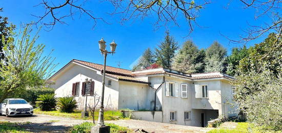 VILLA SINGOLA A VALMONTONE