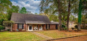 4840 Shadowwood Dr, Jackson, MS 39211