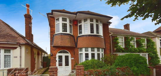 Detached house to rent in Third Avenue, Gillingham ME7