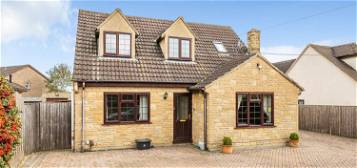 Detached bungalow to rent in Swinbrook Road, Carterton, Oxfordshire OX18
