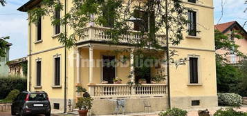 Villa unifamiliare, buono stato, 330 m², Centro, Castronno