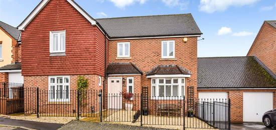 4 bed detached house for sale