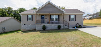 204 Northstone Dr, Columbia, TN 38401