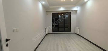 KARATAŞ'TAN KİRALIK BALKONLU 2+1 100 M² YÜKSEK GİRİŞ SIFIR DAİRE