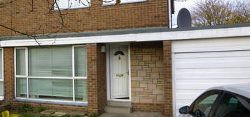 3 bed semi-detached house to rent