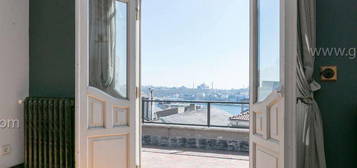 FLAT WITH TERRACE AND SEA VIEW in a HISTORIC BUILDING in KARAKOY