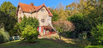 Maison de maître, gîte, piscine et rivière