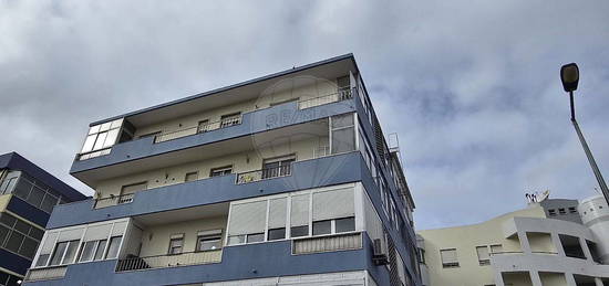 Apartamento T4 à venda em Laranjeiro