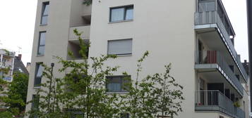 Giessen Zentrum: Helles 1-Zi. Appartement m. Balkon, Einbauk., Tageslichtbad, Aufzug, TG Stellplatz