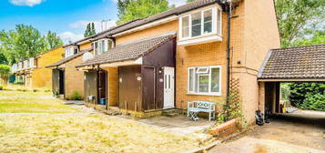 Maisonette to rent in Danziger Way, Borehamwood WD6