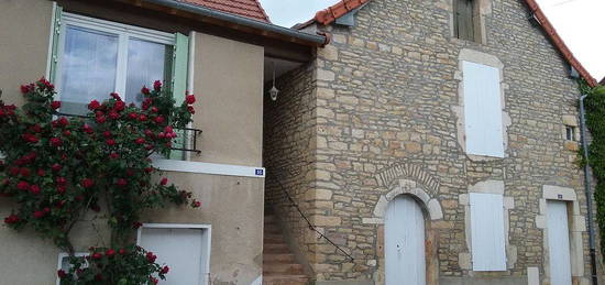 Maison de village et terrasse