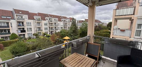 Hochwertig möblierte
 3,5 Zimmerwohnung 
mit Balkon und TG-Stellplatz
im Herzen von Kornwestheim